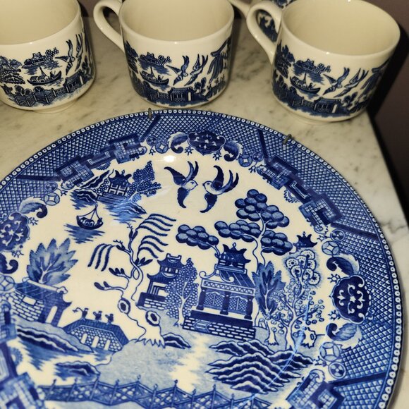 Vintage Blue Willow China Set – 5 England Cups + 1 Japan Plate w/ Hanger - Picture 1 of 6